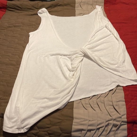 Like new asymmetrical white top - Picture 3 of 7